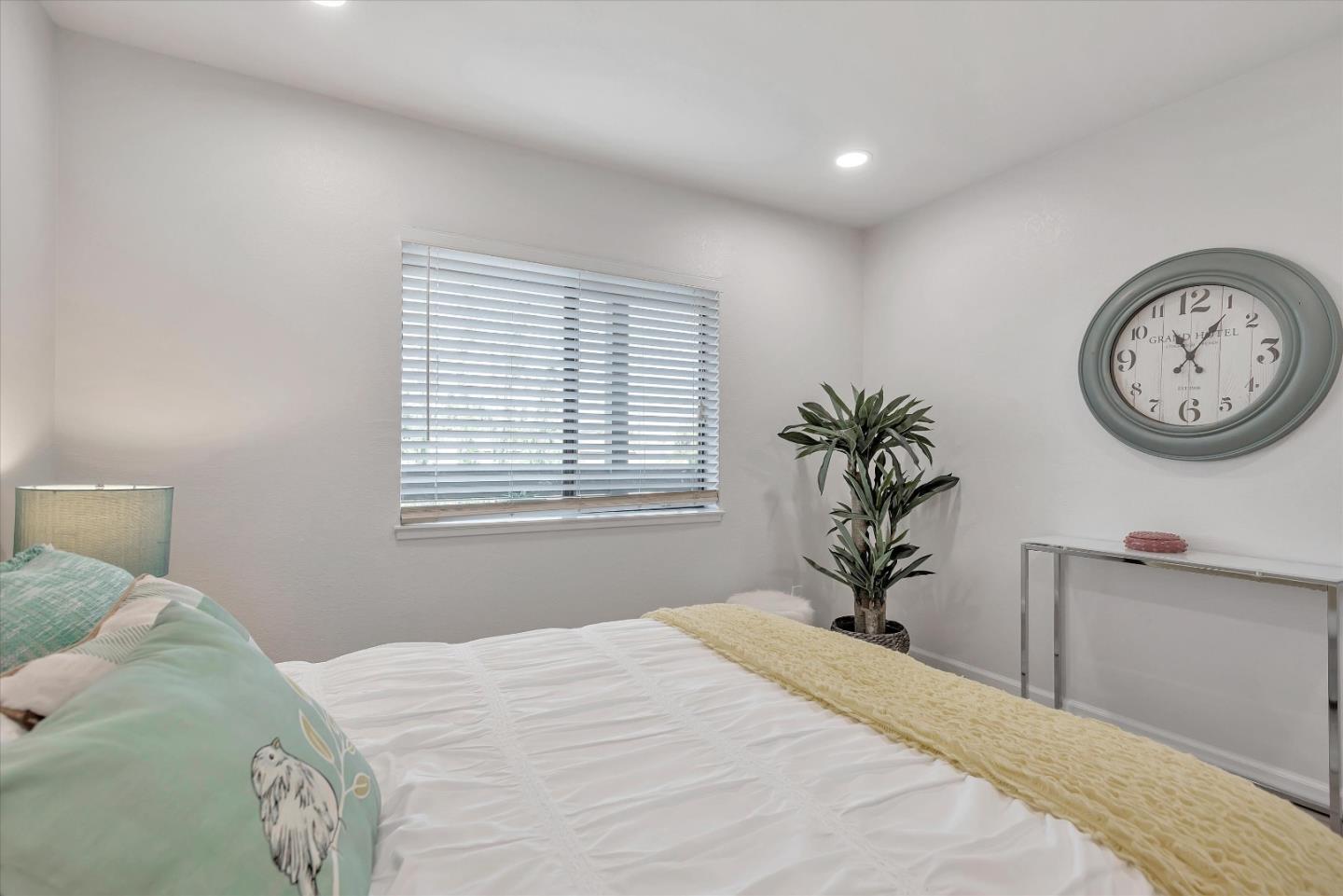 815 Sea Spray LN 304