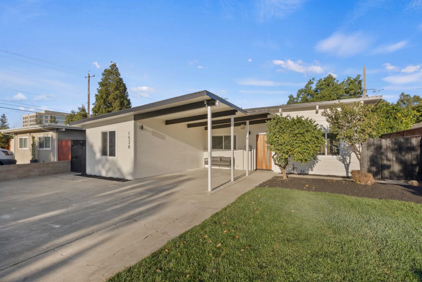 1538 Santa Paula AVE