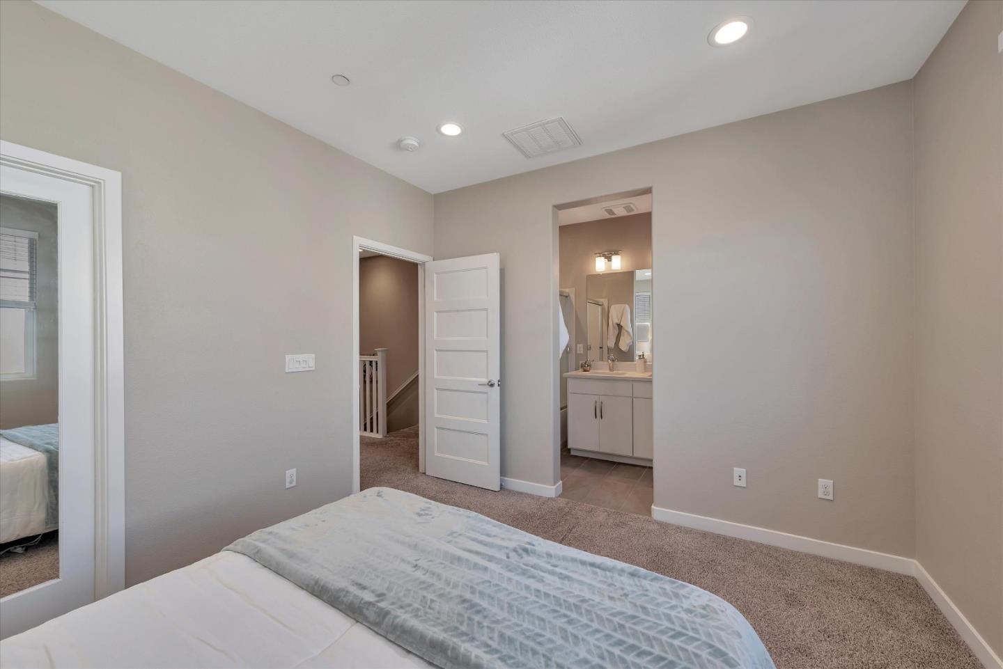 851 Pepper PL
