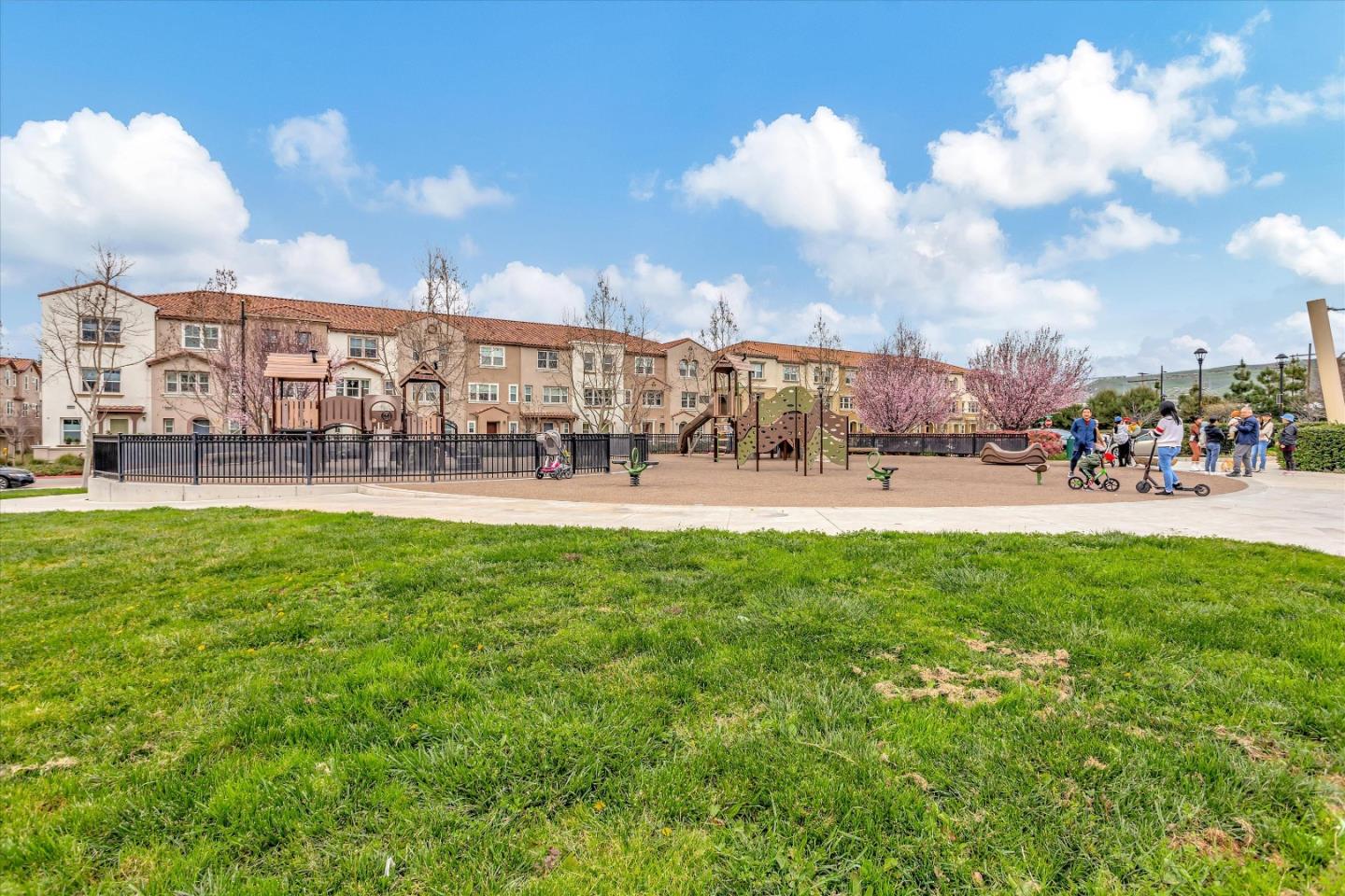 851 Pepper PL