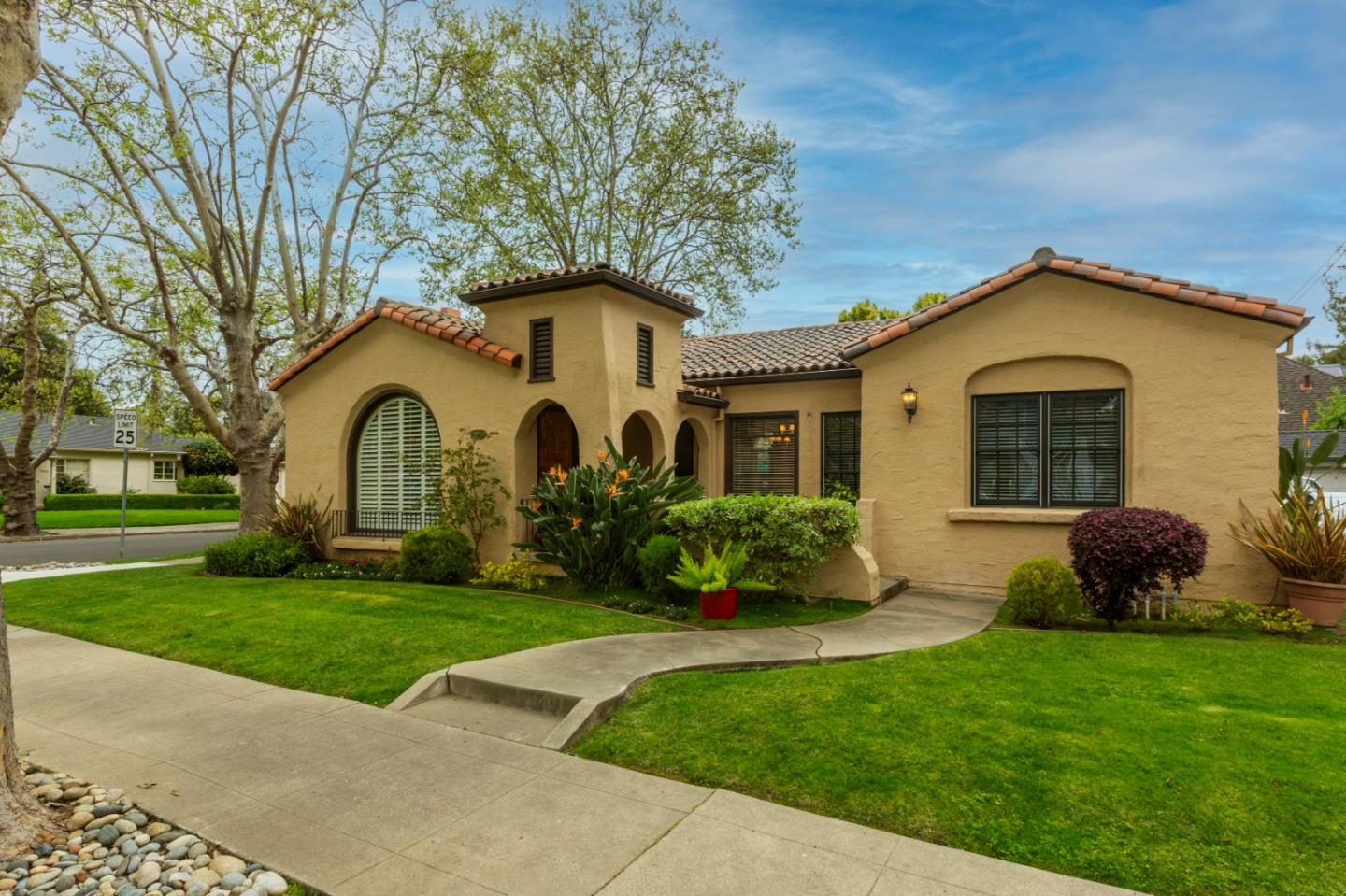 1347 Glenwood AVE
