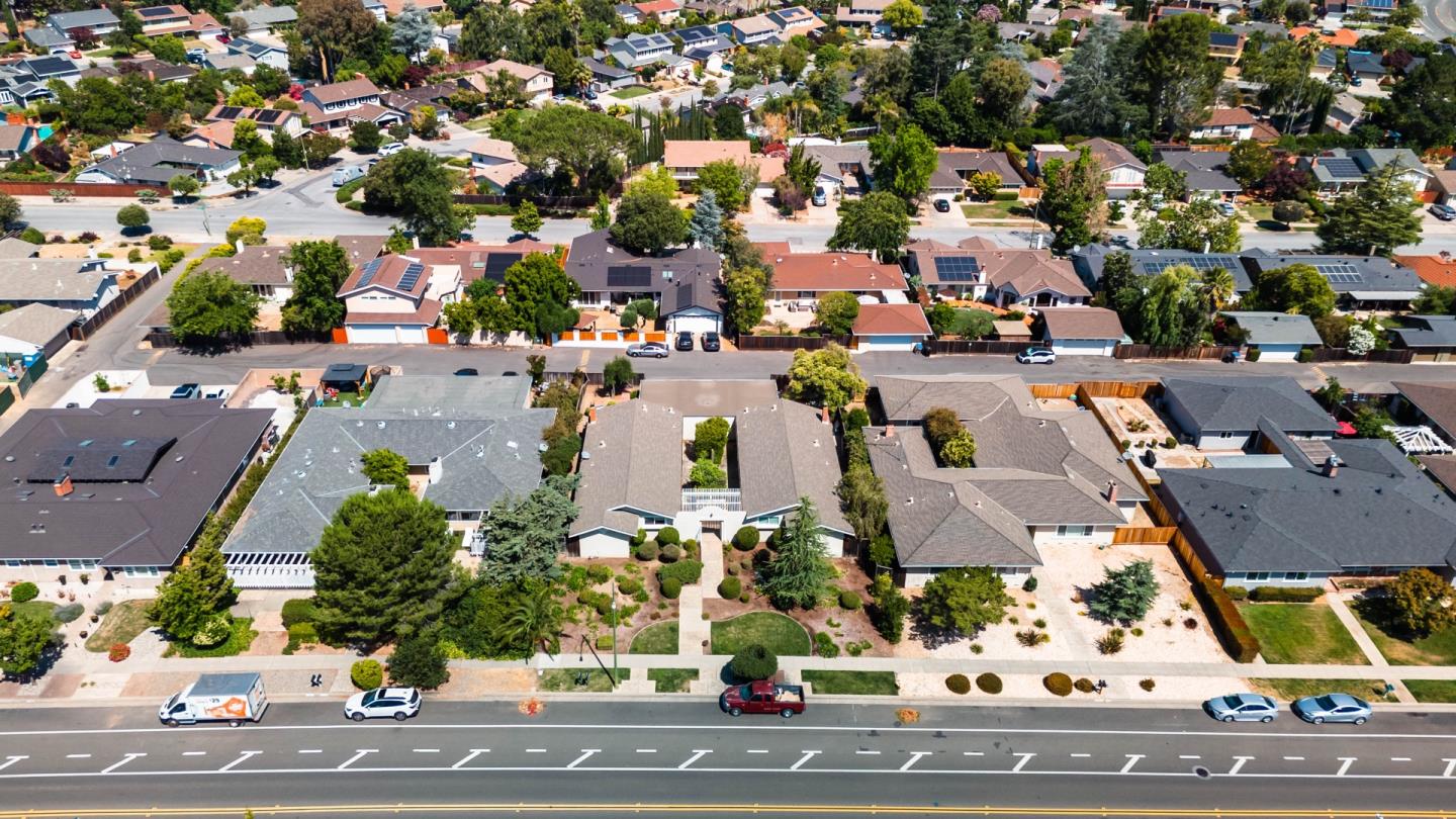 6581-6583 Crown BLVD