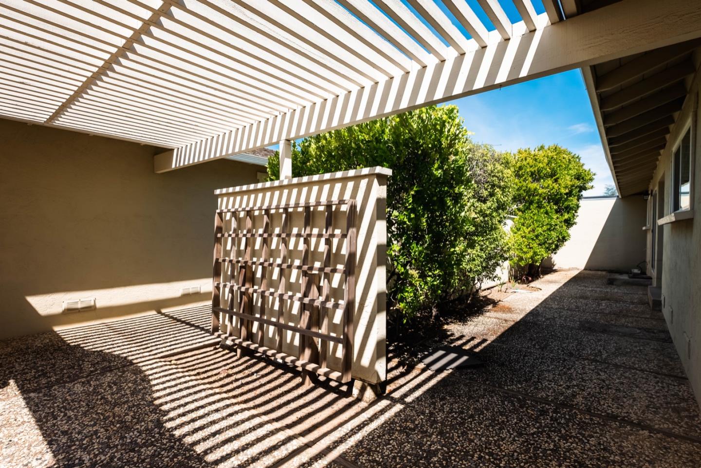 6581-6583 Crown BLVD