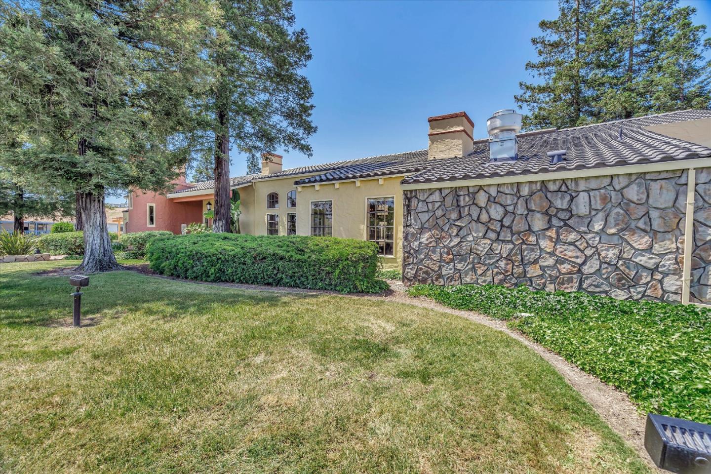 396 Chateau la Salle DR 396