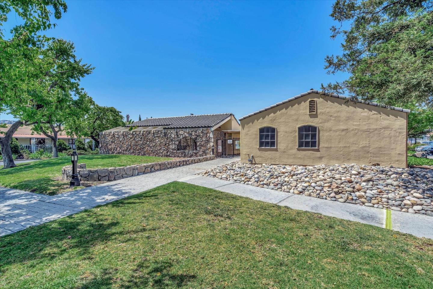 396 Chateau la Salle DR 396