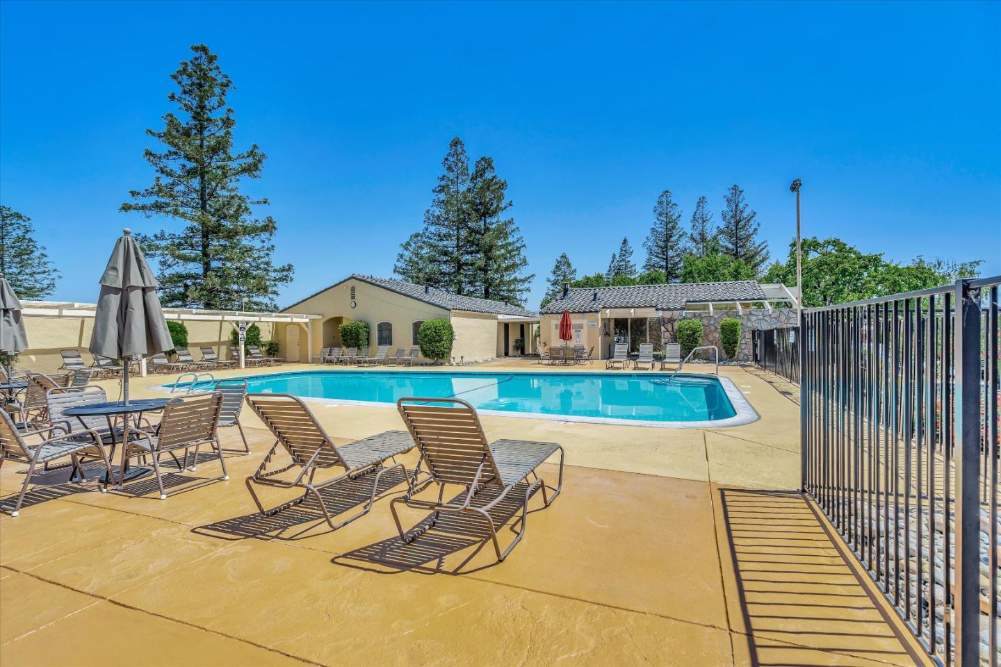 396 Chateau la Salle DR 396