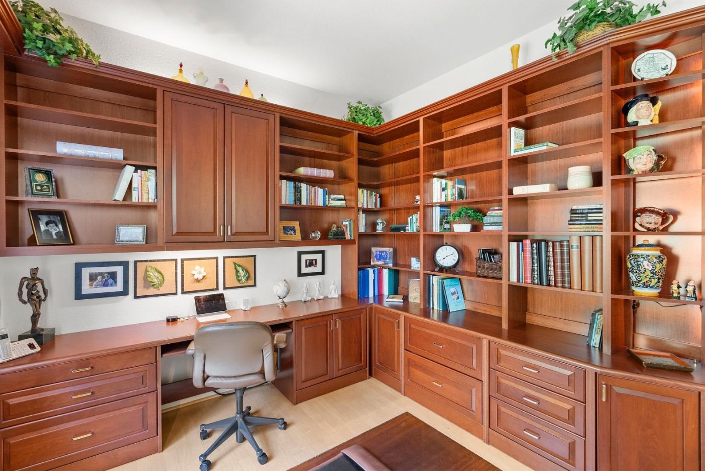 9010 Village View DR