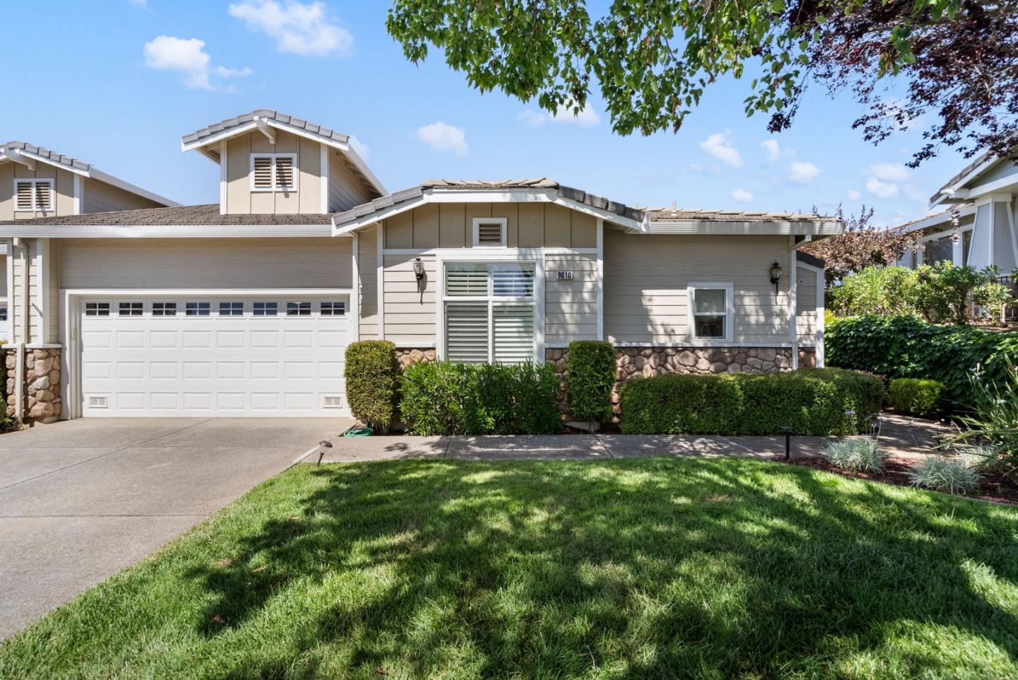 9010 Village View DR