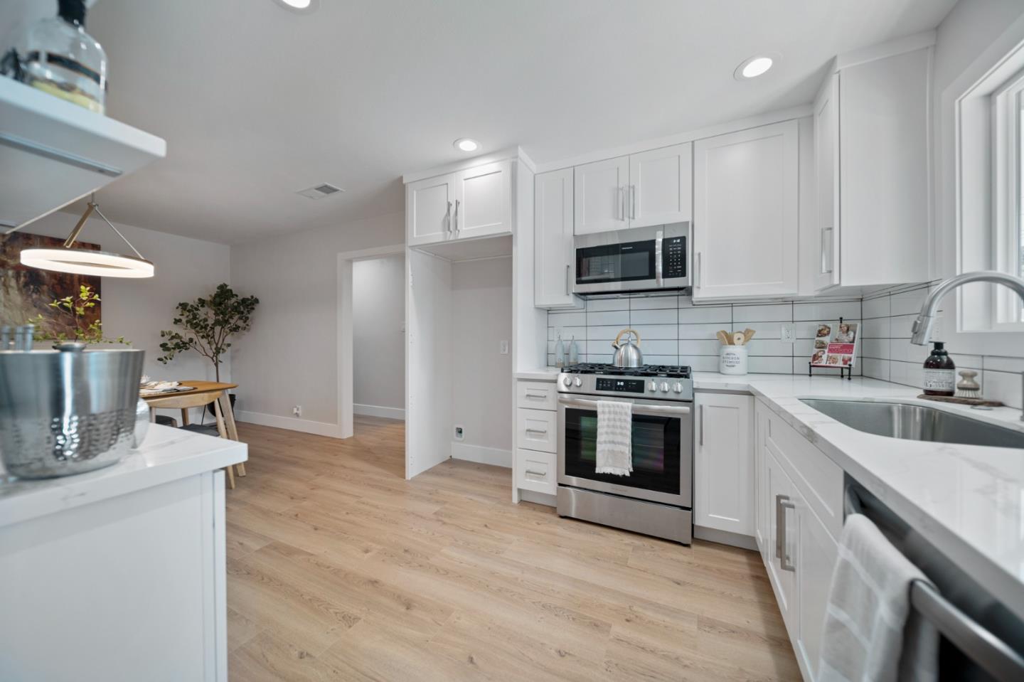 838 Newman DR