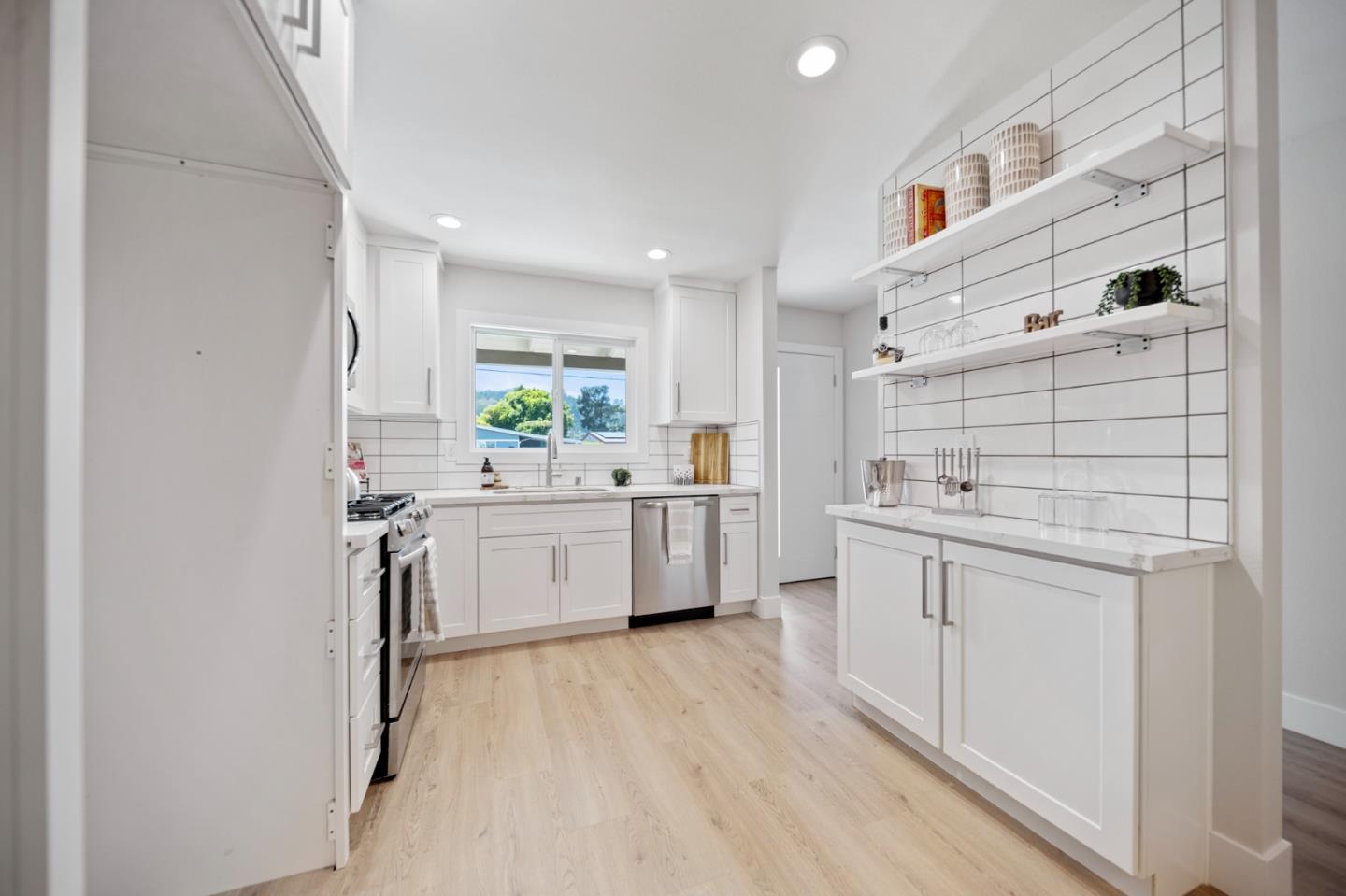 838 Newman DR