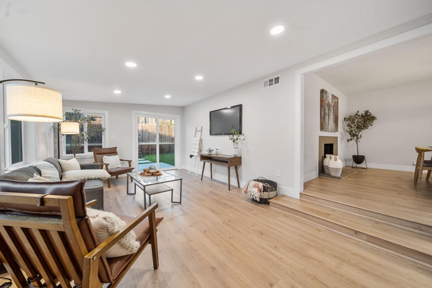 838 Newman DR