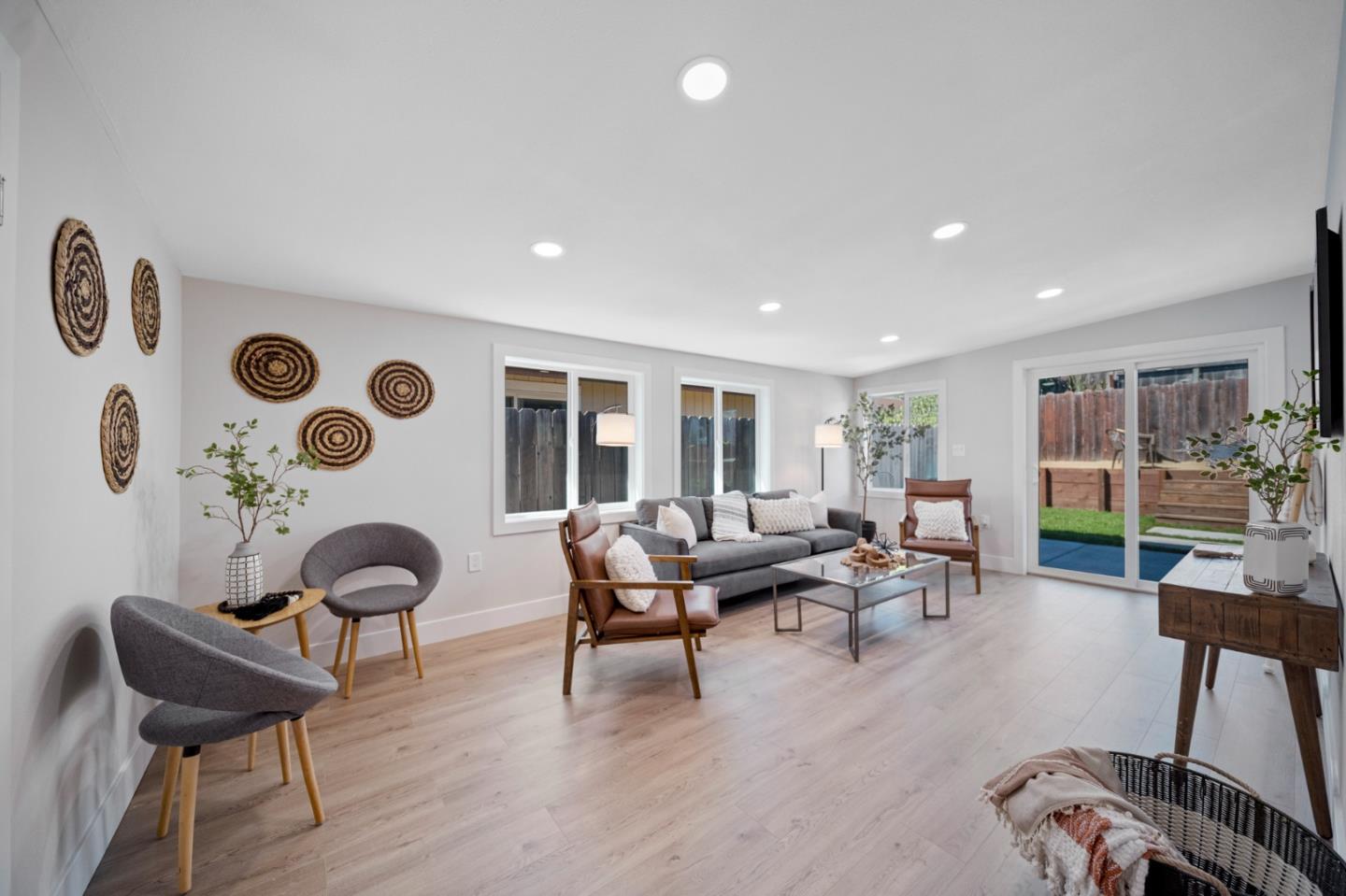 838 Newman DR