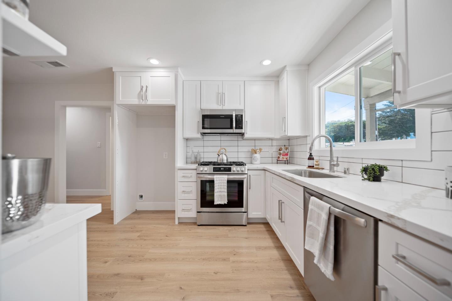 838 Newman DR