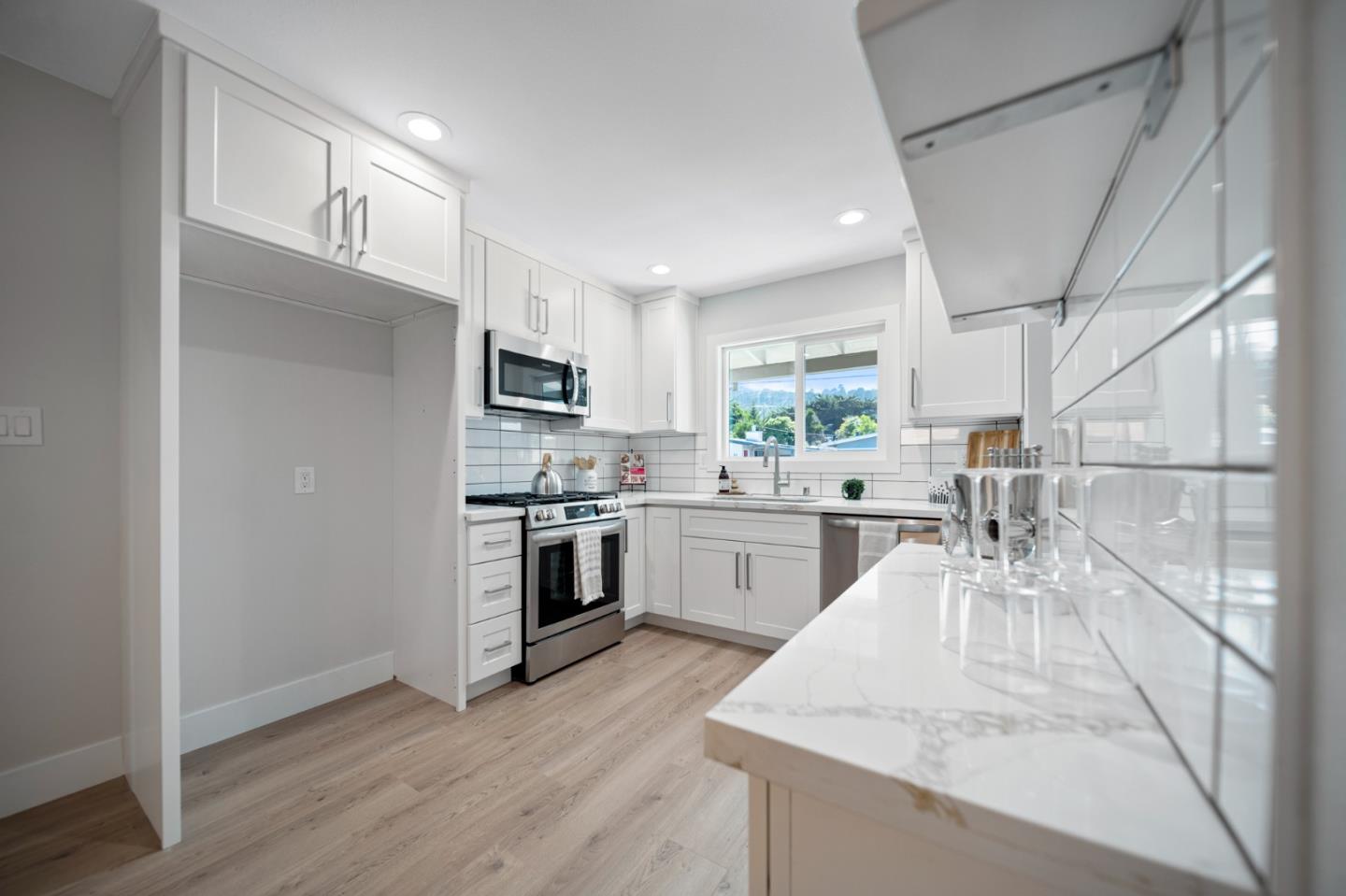 838 Newman DR