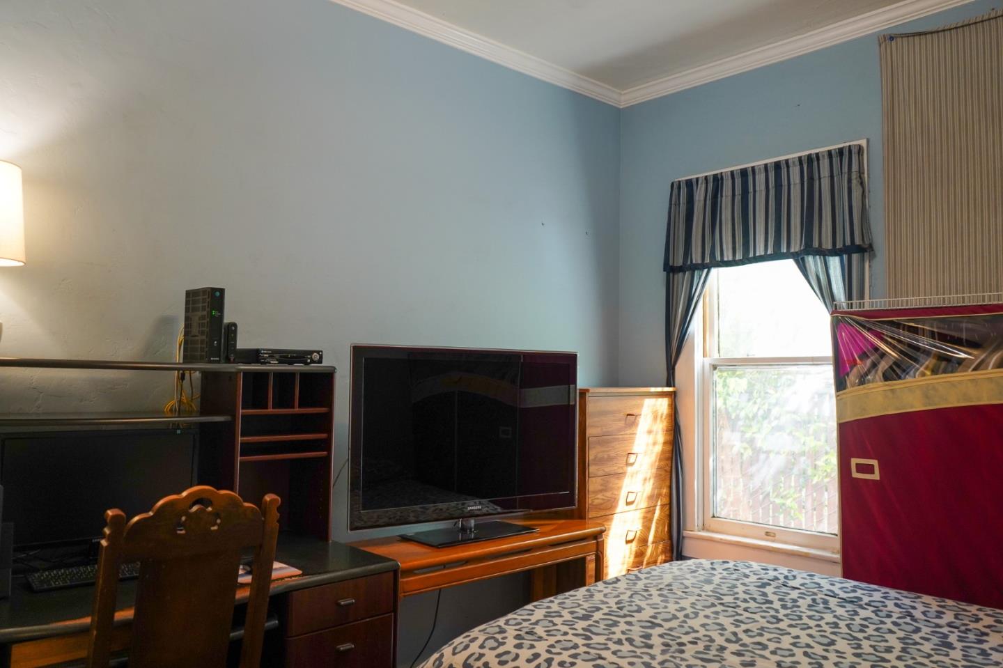 1056 W San Fernando ST