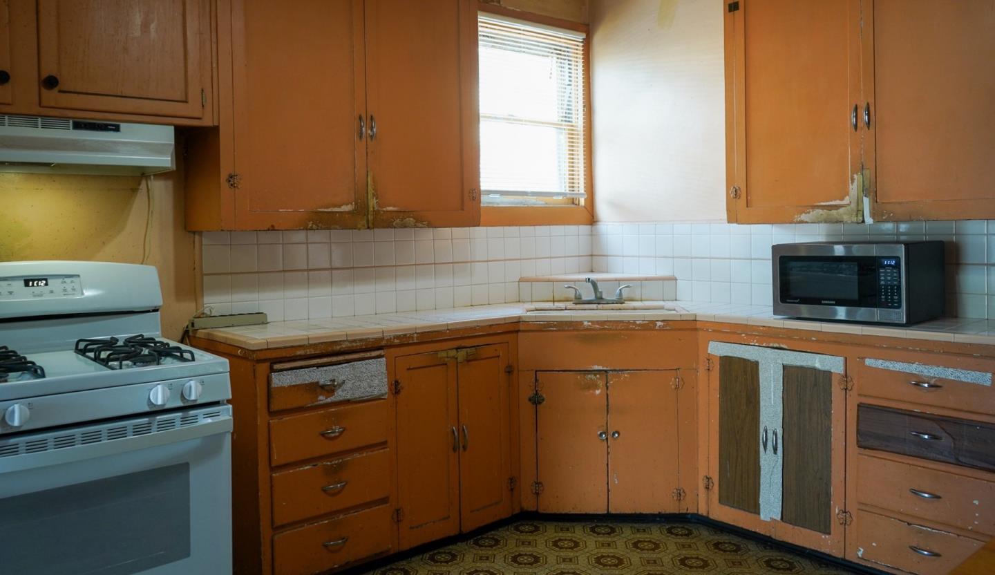 1056 W San Fernando ST