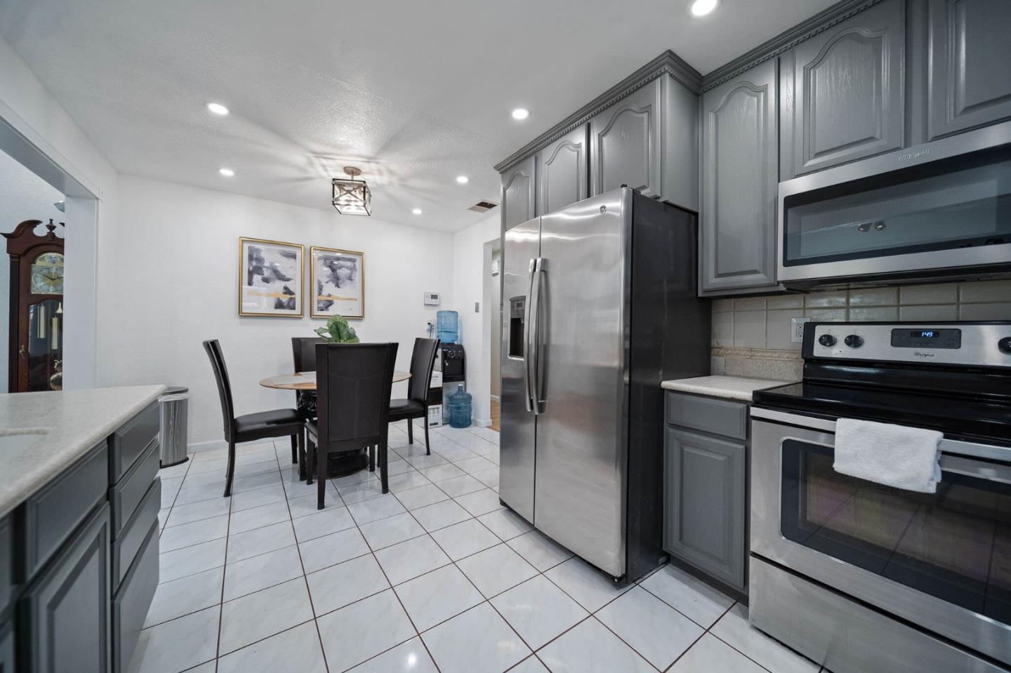 1634 Rue Avati