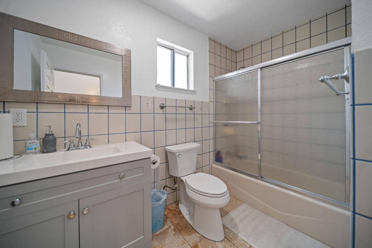 1634 Rue Avati