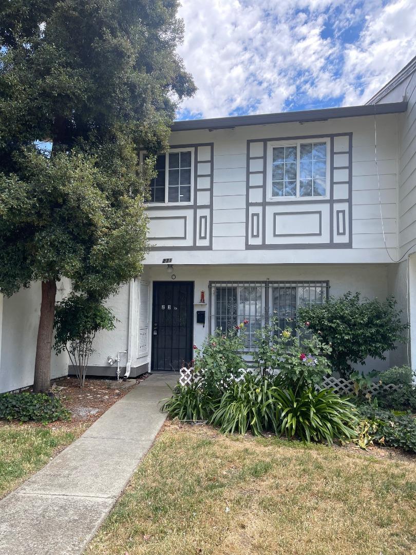 231 El Rancho Verde DR