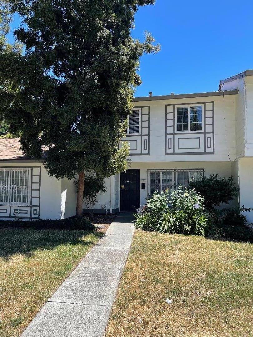 231 El Rancho Verde DR