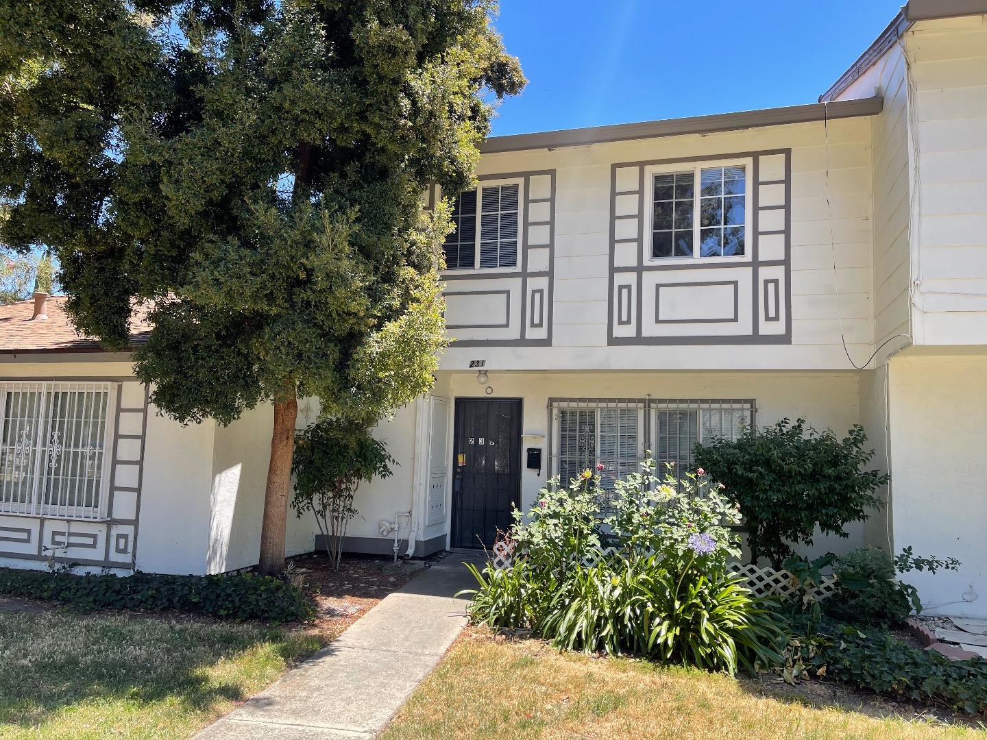 231 El Rancho Verde DR