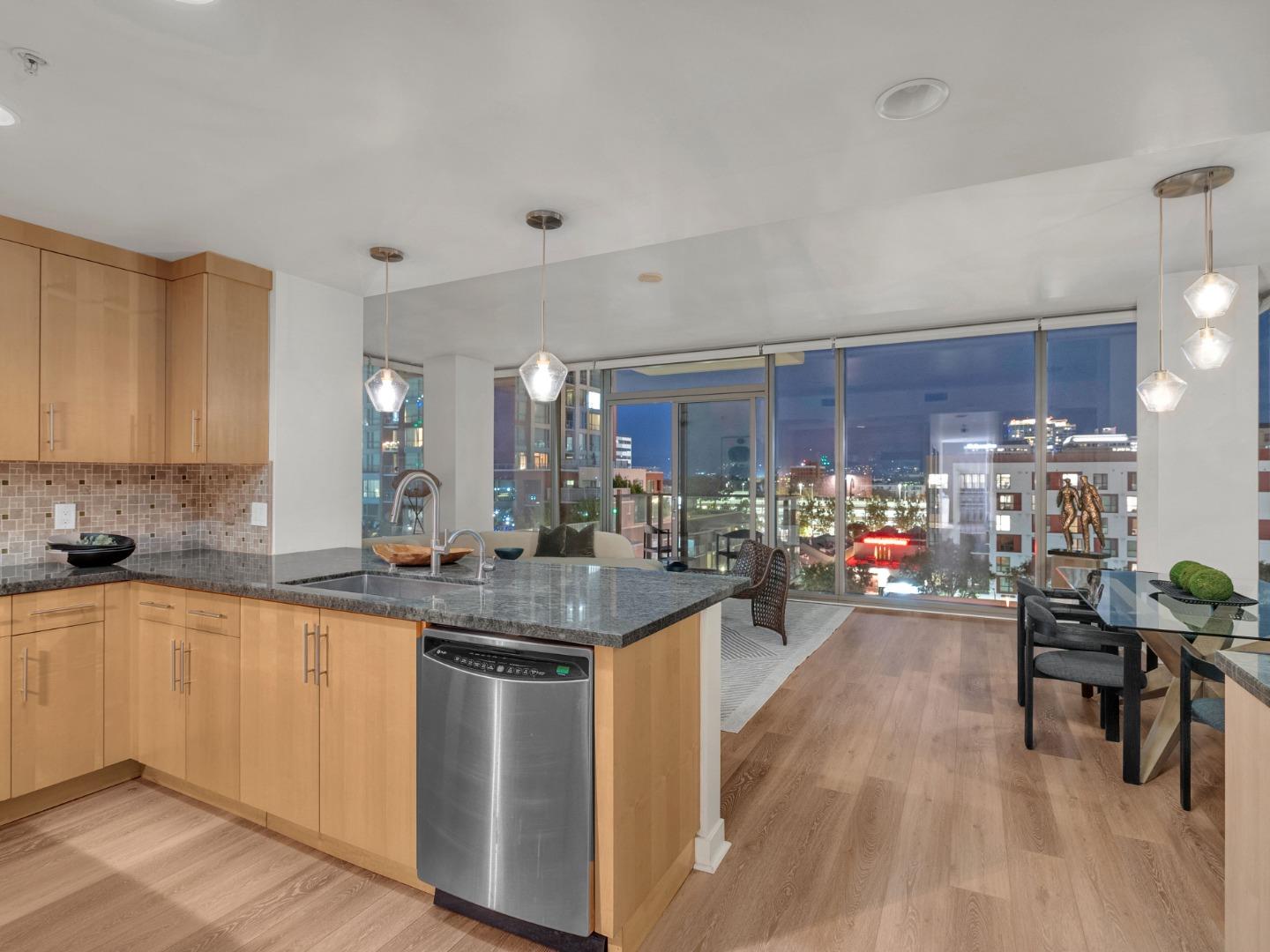 38 N Almaden BLVD 923