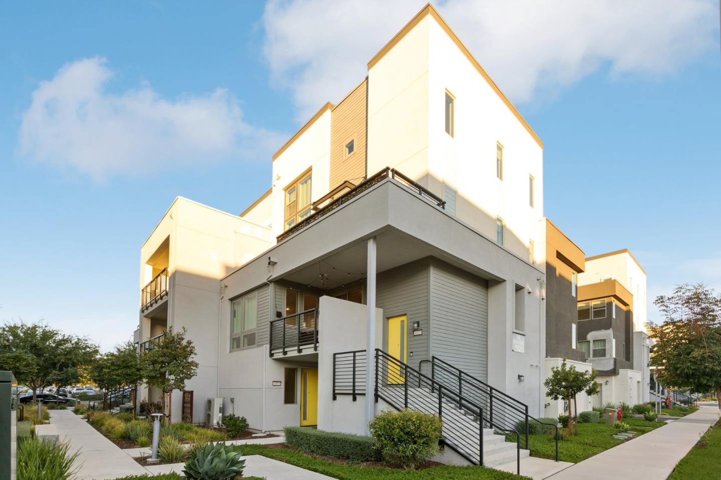 6809 Shutter CT