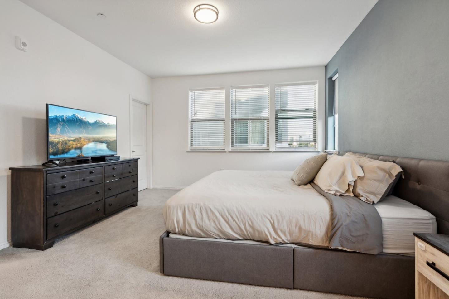 6809 Shutter CT