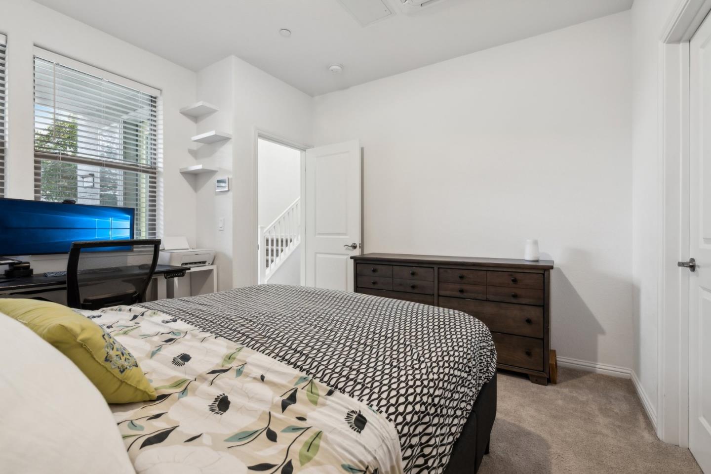6809 Shutter CT