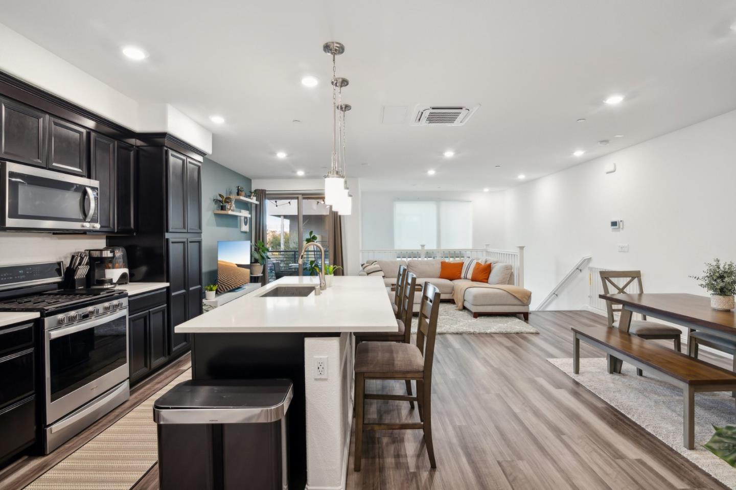 6809 Shutter CT