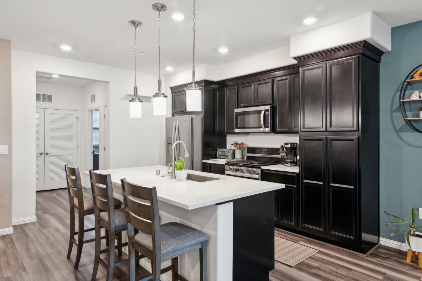 6809 Shutter CT