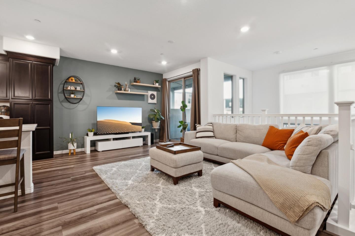 6809 Shutter CT