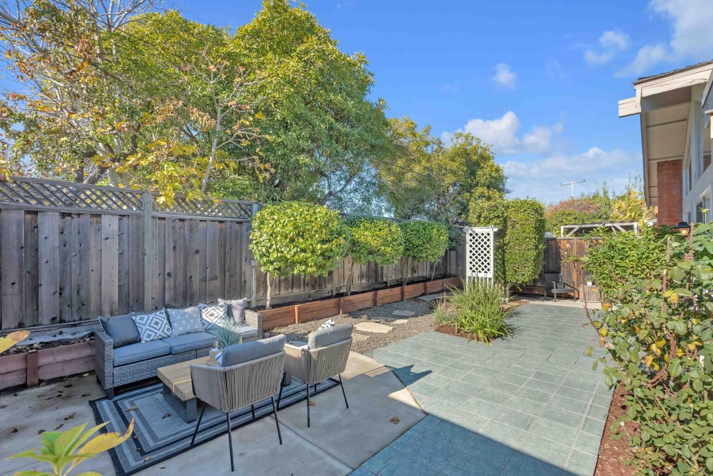 1653 New Brunswick AVE