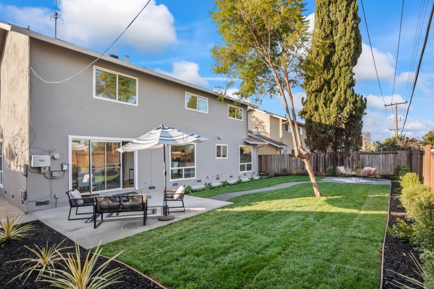 1032 Hollenbeck AVE
