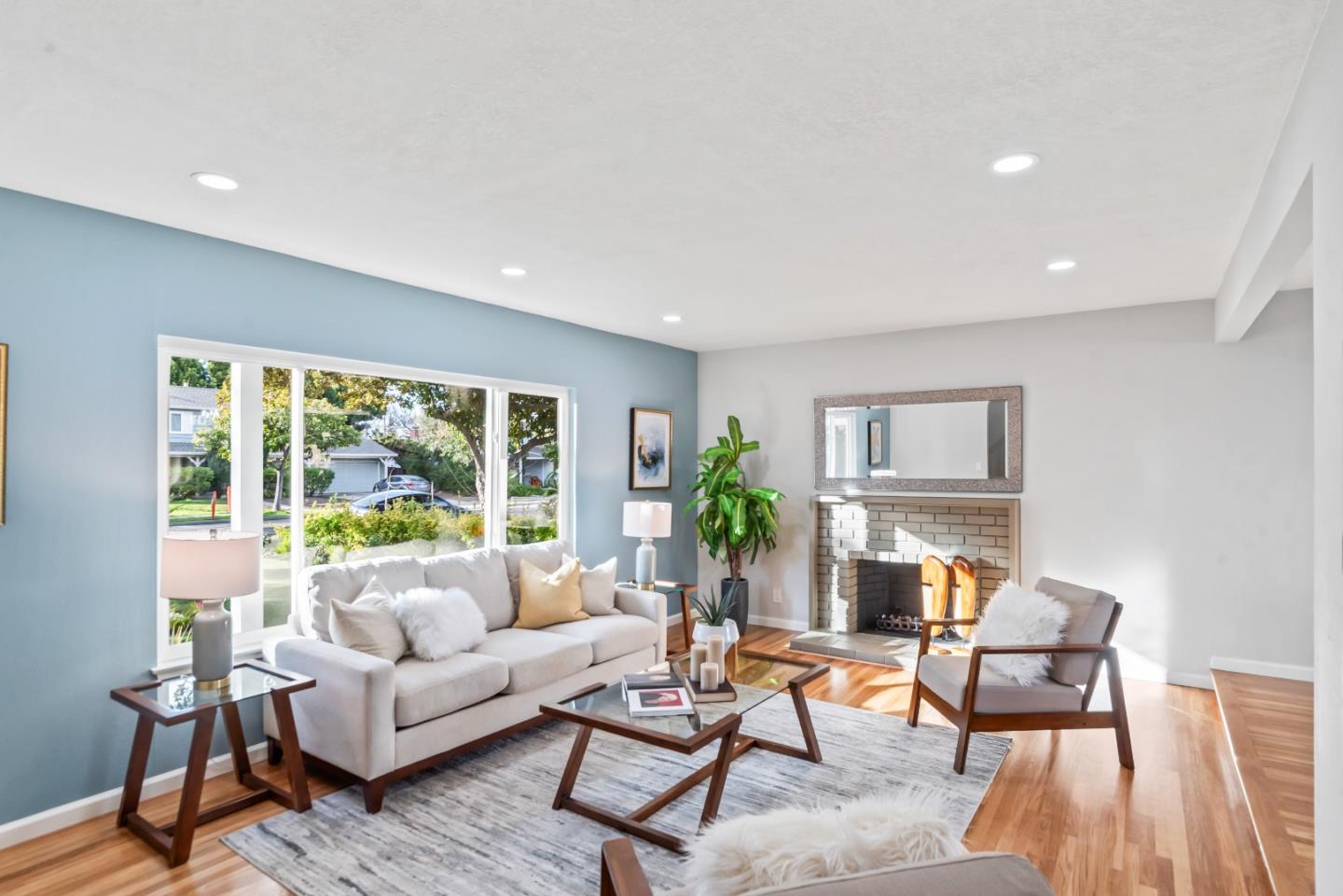 1032 Hollenbeck AVE