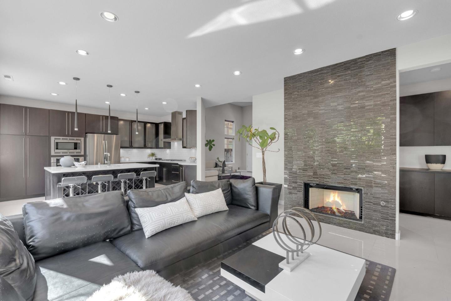 364 Gardenia DR