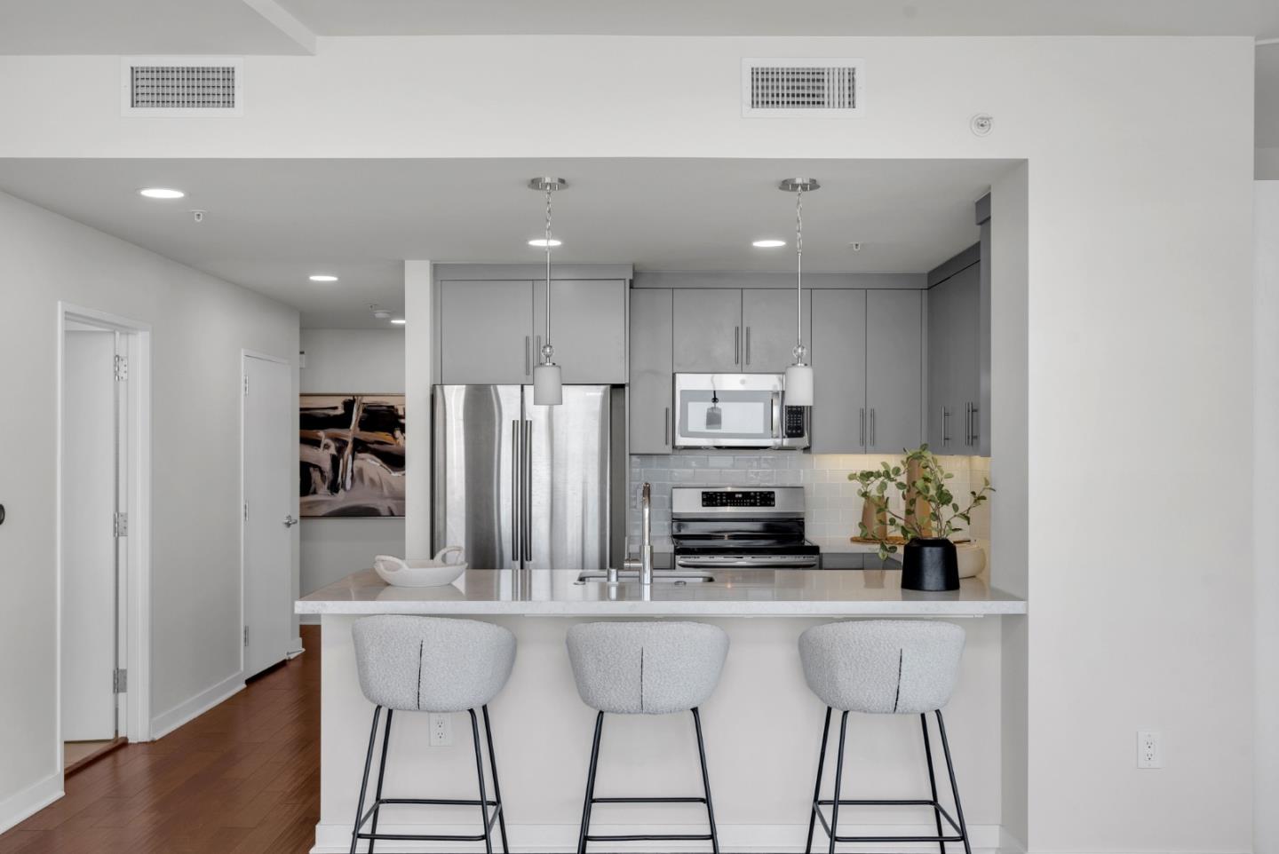 38 N Almaden BLVD 1011