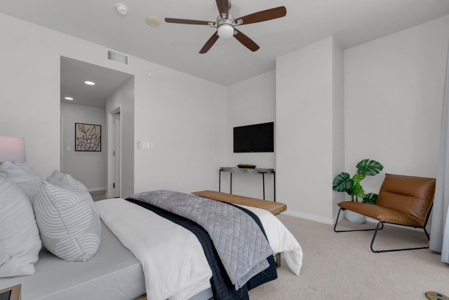 38 N Almaden BLVD 1011