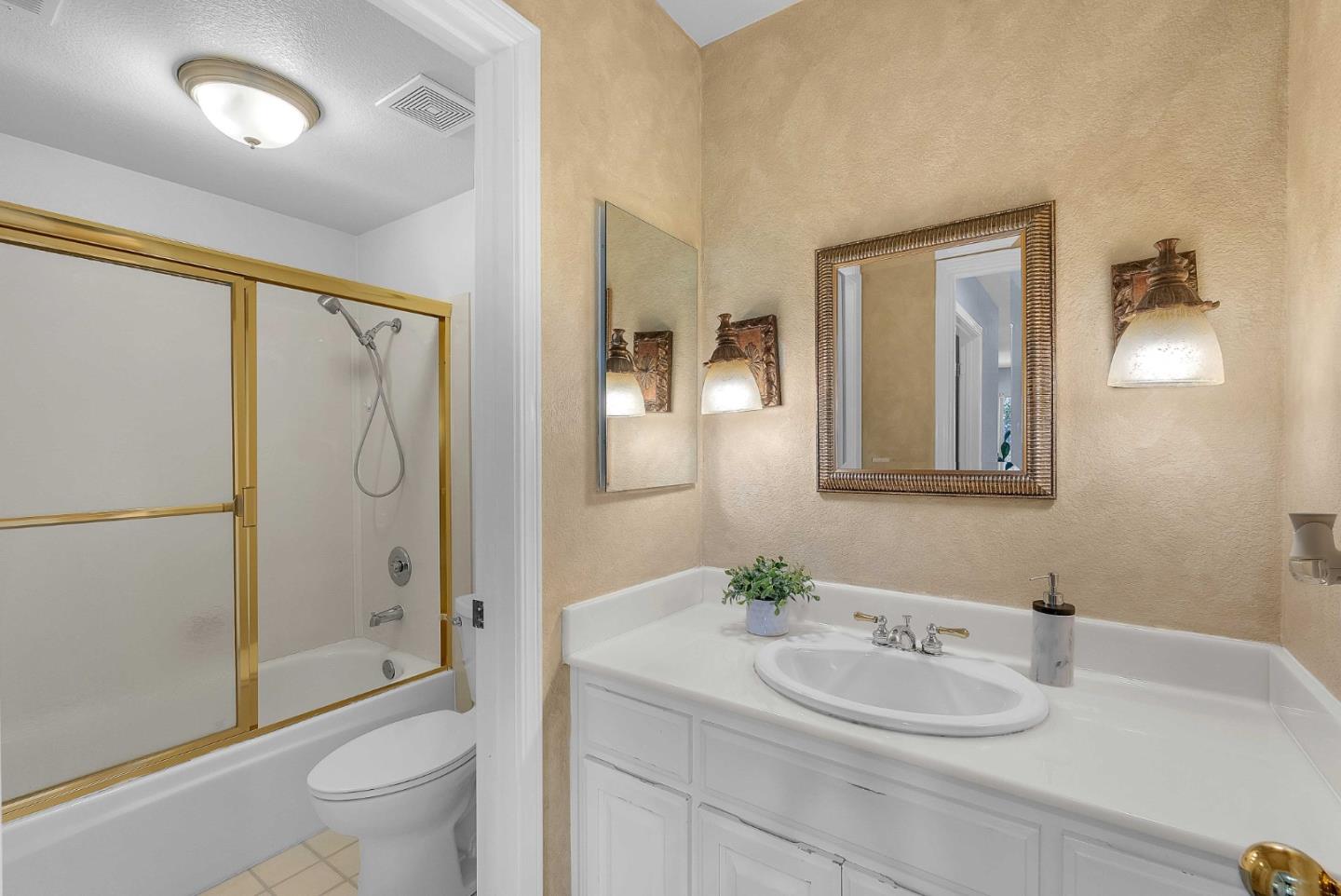 5451 Ligurian DR