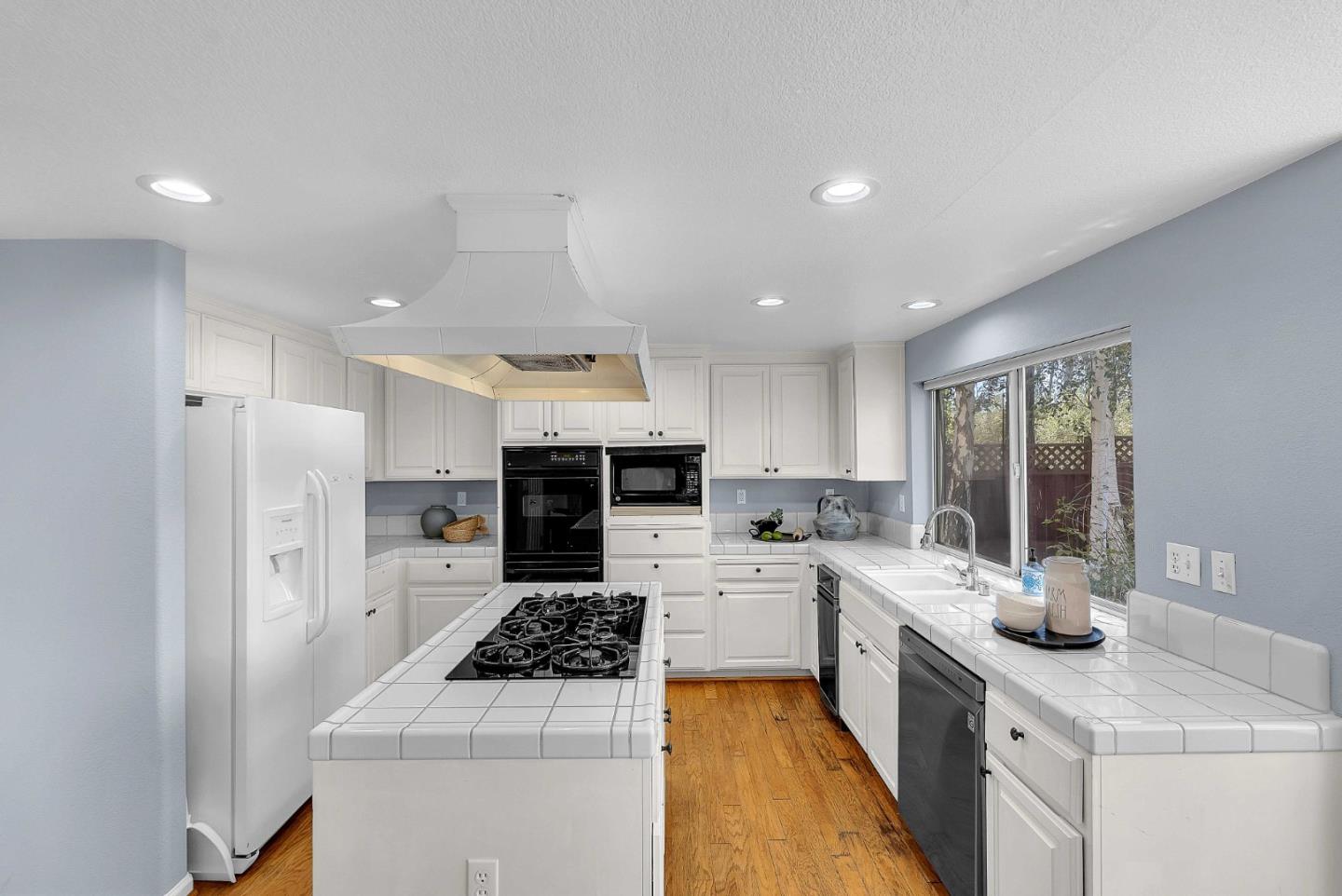 5451 Ligurian DR