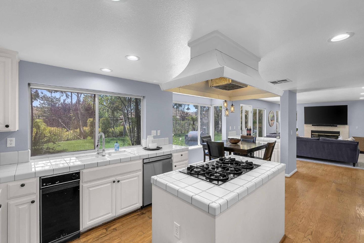5451 Ligurian DR