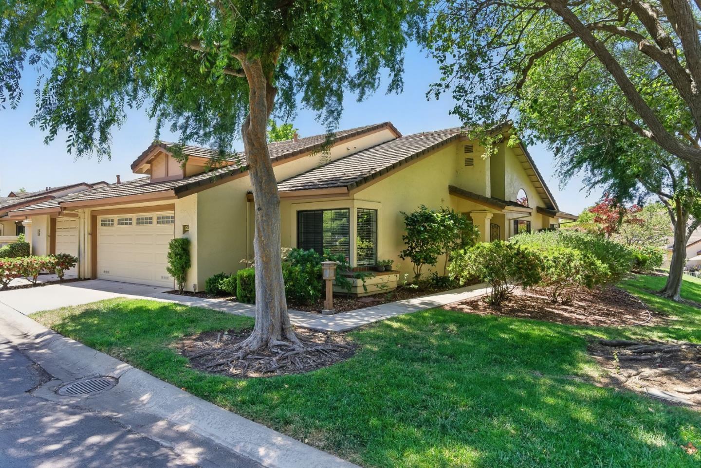 3431 Lake Albano CIR