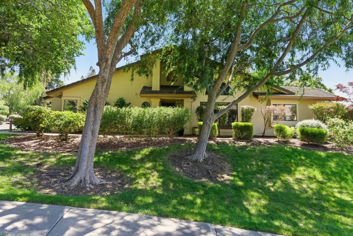 3431 Lake Albano CIR