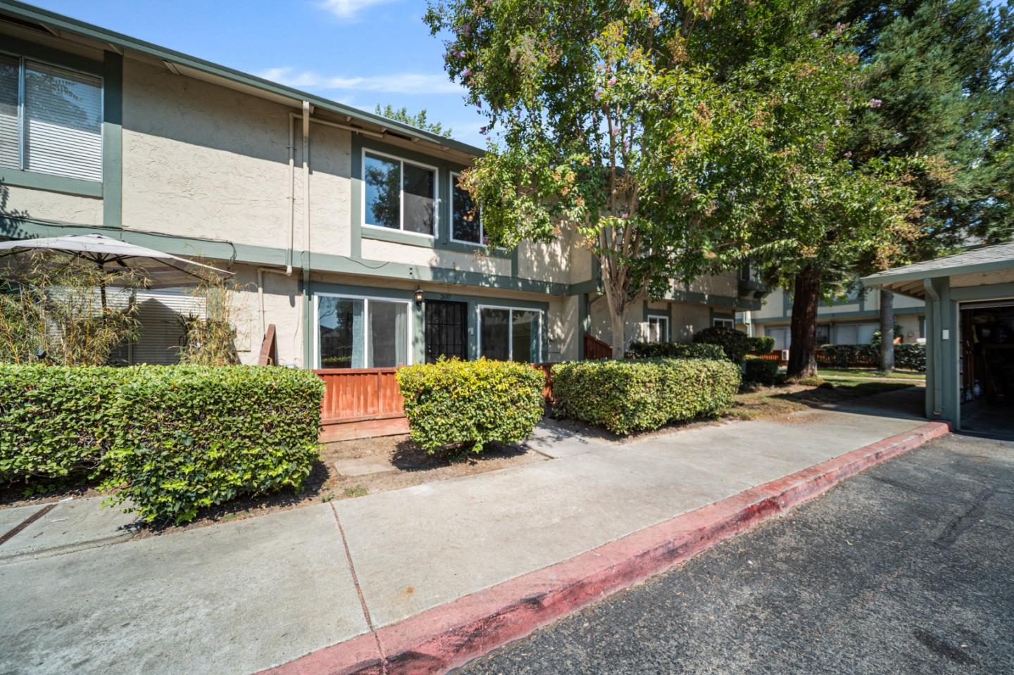 2697 Lone Bluff Way