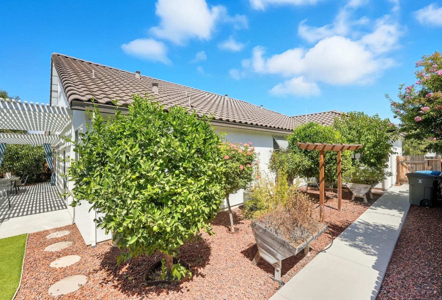 1900 Monte Vista Drive