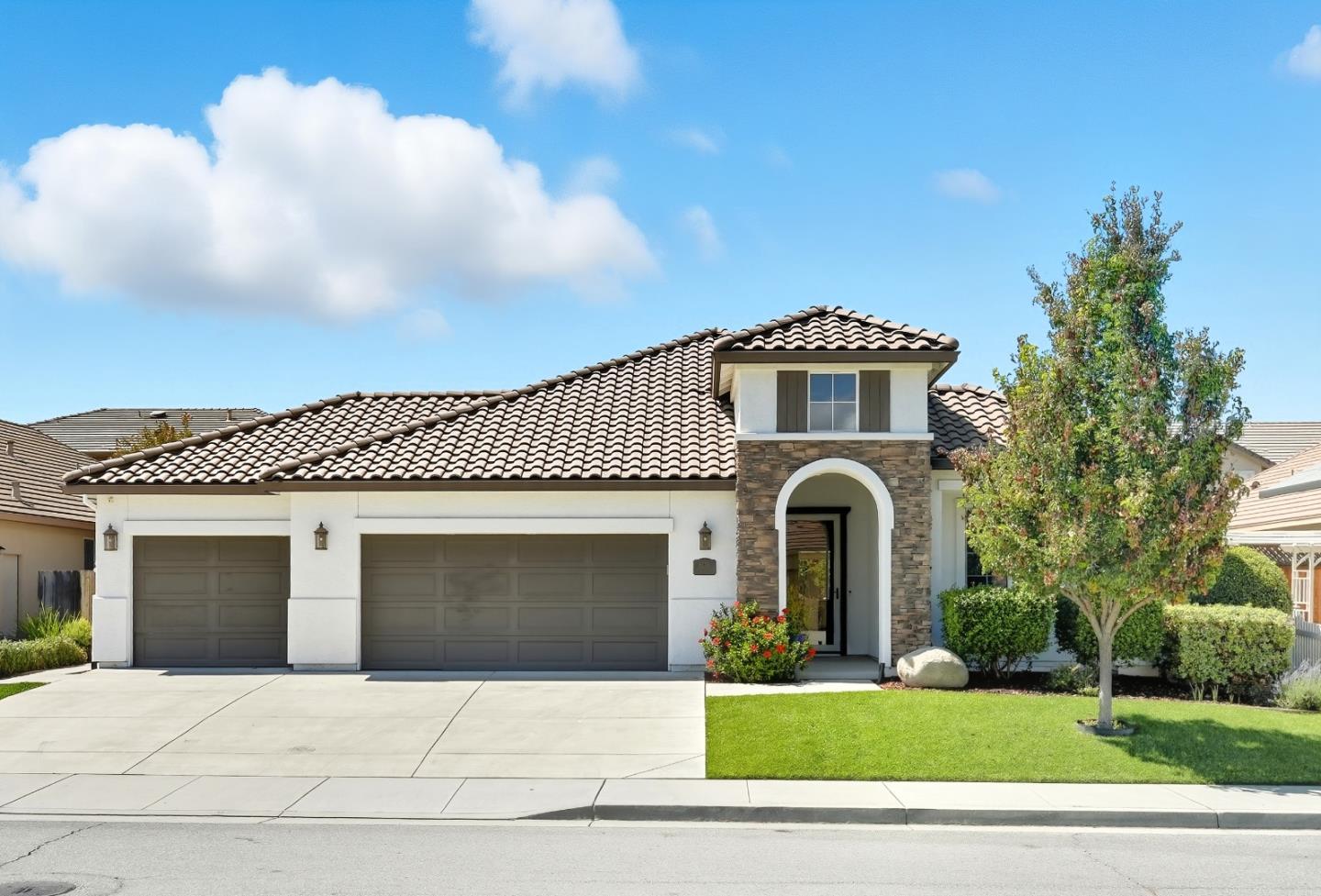 1900 Monte Vista Drive