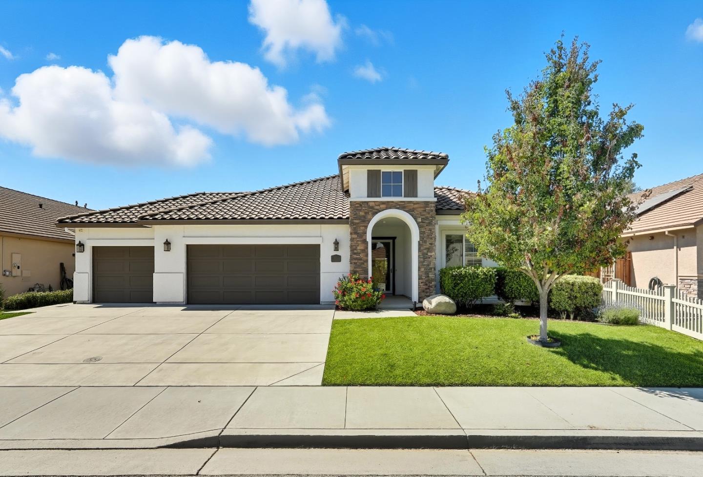 1900 Monte Vista Drive