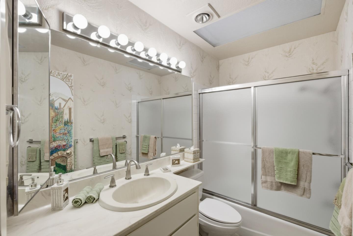 8423 Chenin Blanc Lane