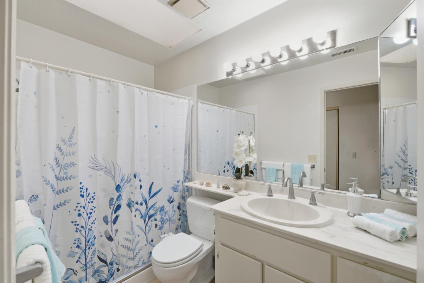 8423 Chenin Blanc Lane