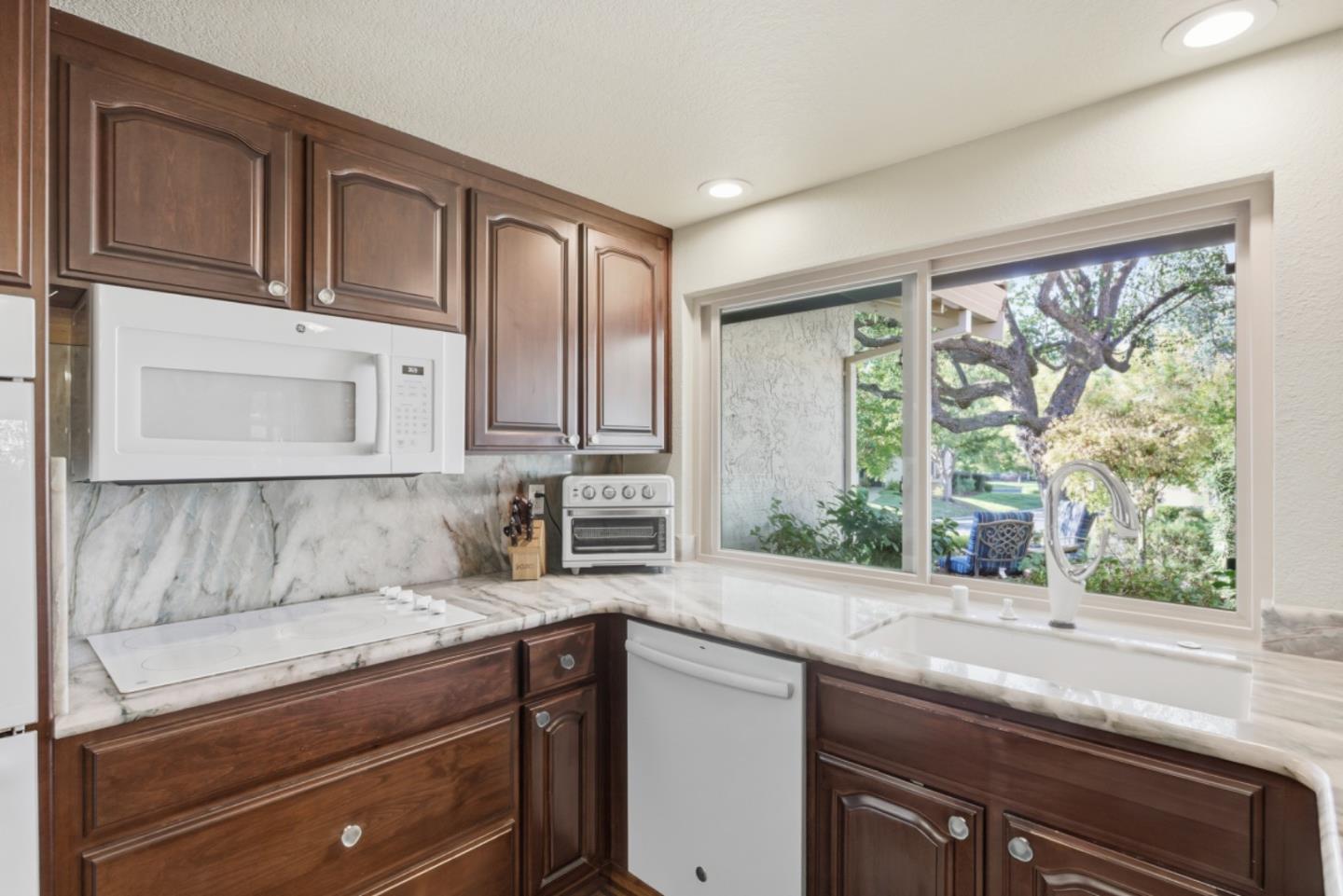 8423 Chenin Blanc Lane